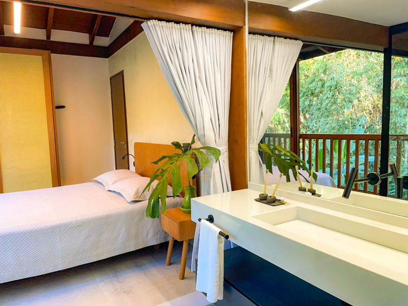 Casa no Condomínio com Piscina Privativa e Natureza - VENDA  São Sebastião - 