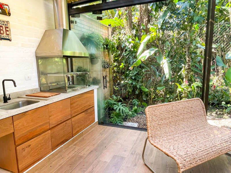 Casa no Condomínio com Piscina Privativa e Natureza - VENDA  São Sebastião - 