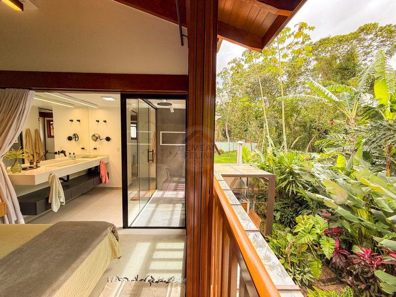 Casa de Alto Padr&atilde;o Condom&iacute;nio - Reformada, Sofisticada e Integrada &aacute; Natureza - VENDA  São Sebastião - 