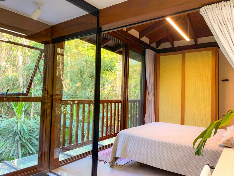 Casa no Condomínio com Piscina Privativa e Natureza - VENDA  São Sebastião - 