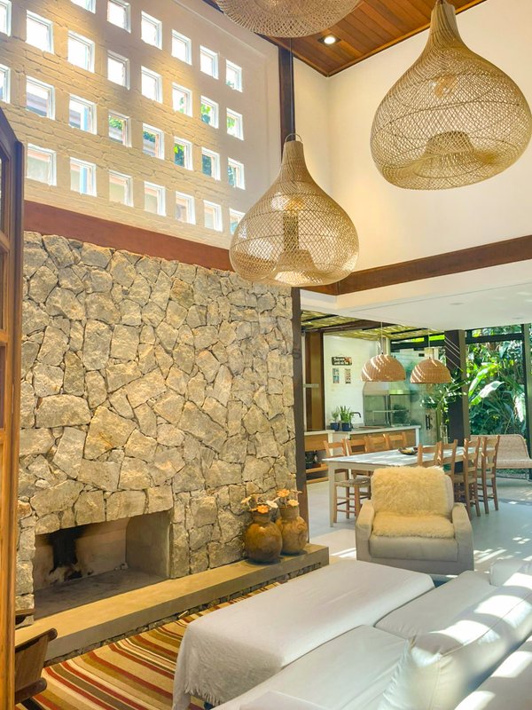 Casa no Condomínio com Piscina Privativa e Natureza - VENDA  São Sebastião - 