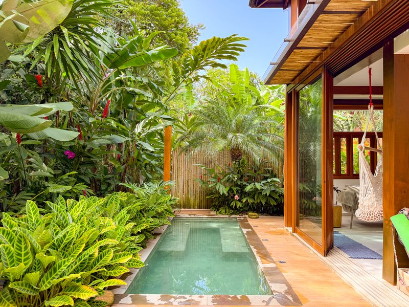 Casa de Alto Padr&atilde;o Condom&iacute;nio - Reformada, Sofisticada e Integrada &aacute; Natureza - VENDA  São Sebastião - 