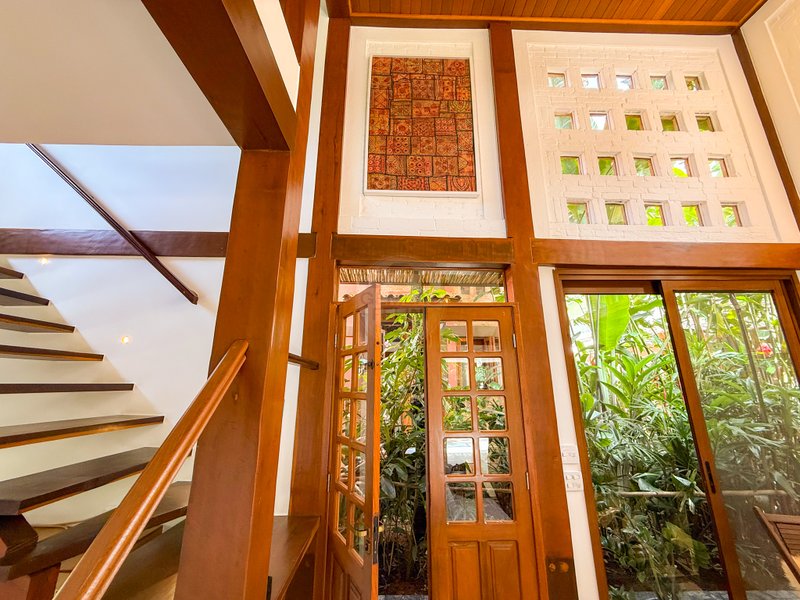 Casa de Alto Padr&atilde;o Condom&iacute;nio - Reformada, Sofisticada e Integrada &aacute; Natureza - VENDA  São Sebastião - 