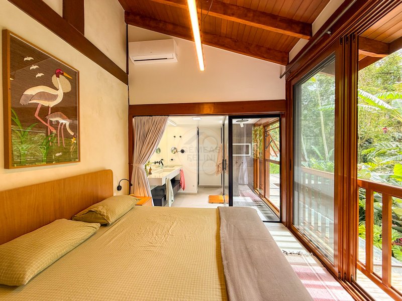 Casa de Alto Padr&atilde;o Condom&iacute;nio - Reformada, Sofisticada e Integrada &aacute; Natureza - VENDA  São Sebastião - 