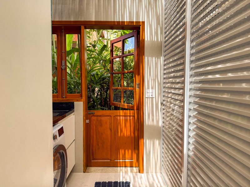 Casa de Alto Padr&atilde;o Condom&iacute;nio - Reformada, Sofisticada e Integrada &aacute; Natureza - VENDA  São Sebastião - 