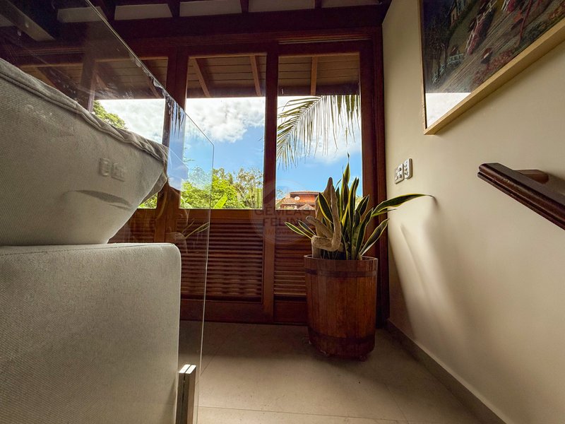 Casa de Alto Padr&atilde;o Condom&iacute;nio - Reformada, Sofisticada e Integrada &aacute; Natureza - VENDA  São Sebastião - 