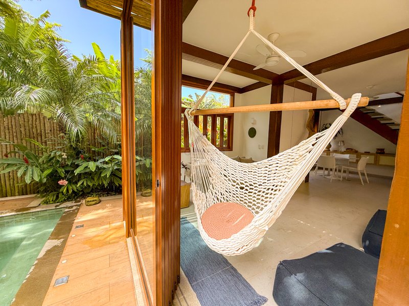 Casa de Alto Padr&atilde;o Condom&iacute;nio - Reformada, Sofisticada e Integrada &aacute; Natureza - VENDA  São Sebastião - 