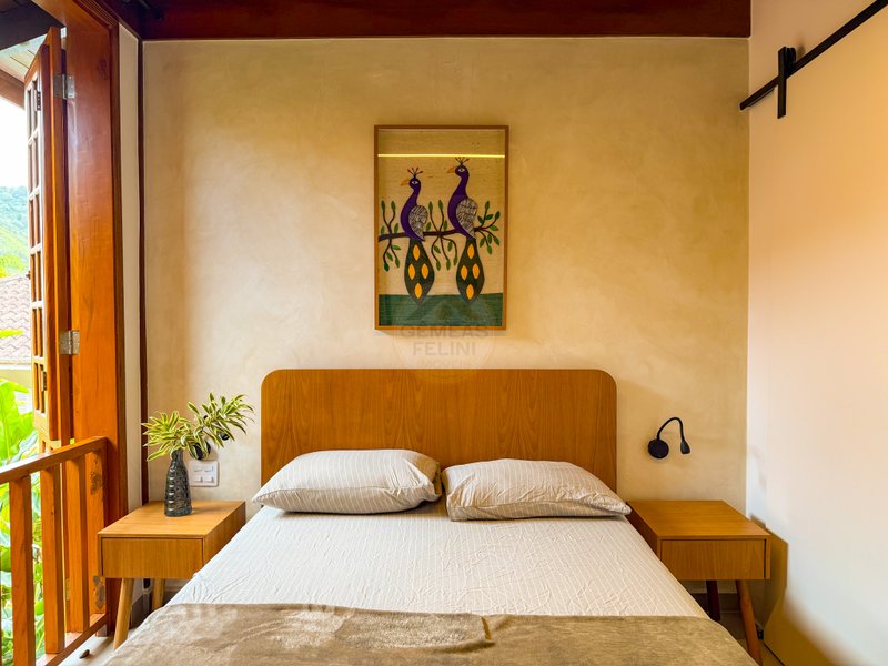 Casa de Alto Padr&atilde;o Condom&iacute;nio - Reformada, Sofisticada e Integrada &aacute; Natureza - VENDA  São Sebastião - 