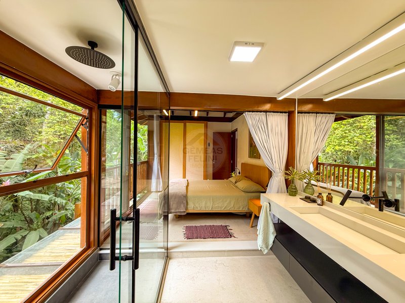 Casa de Alto Padr&atilde;o Condom&iacute;nio - Reformada, Sofisticada e Integrada &aacute; Natureza - VENDA  São Sebastião - 