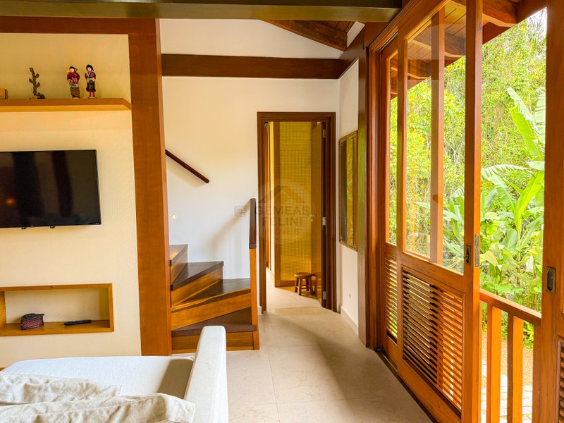 Casa de Alto Padr&atilde;o Condom&iacute;nio - Reformada, Sofisticada e Integrada &aacute; Natureza - VENDA  São Sebastião - 