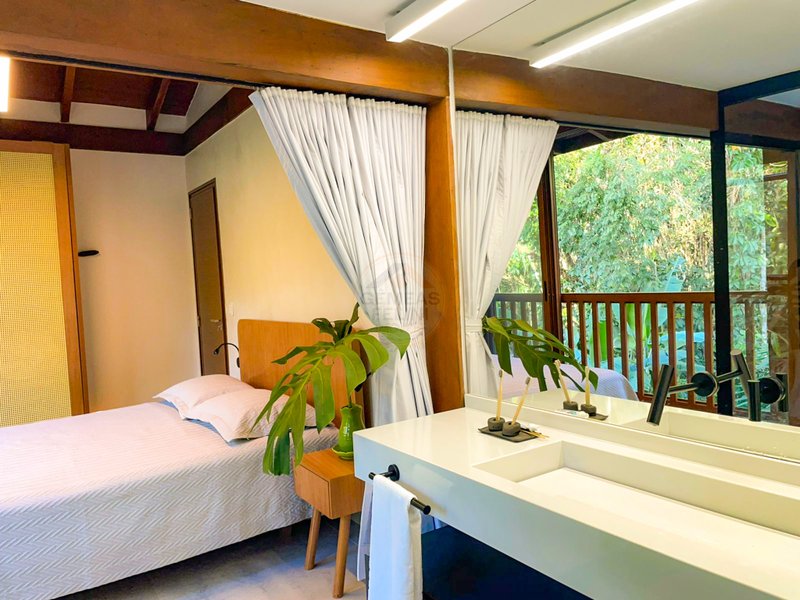 Casa no Condomínio com Piscina Privativa e Natureza - VENDA  São Sebastião - 