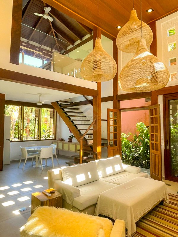 Casa no Condomínio com Piscina Privativa e Natureza - VENDA  São Sebastião - 