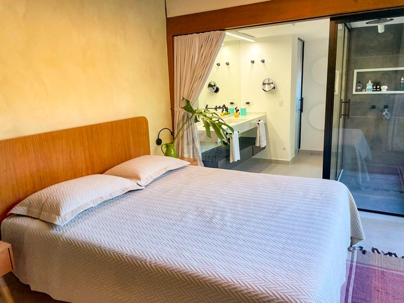 Casa no Condomínio com Piscina Privativa e Natureza - VENDA  São Sebastião - 