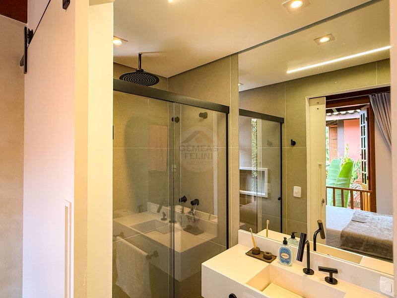 Casa de Alto Padr&atilde;o Condom&iacute;nio - Reformada, Sofisticada e Integrada &aacute; Natureza - VENDA  São Sebastião - 