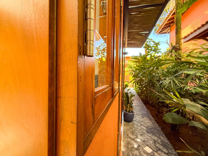 Casa de Alto Padr&atilde;o Condom&iacute;nio - Reformada, Sofisticada e Integrada &aacute; Natureza - VENDA  São Sebastião - 