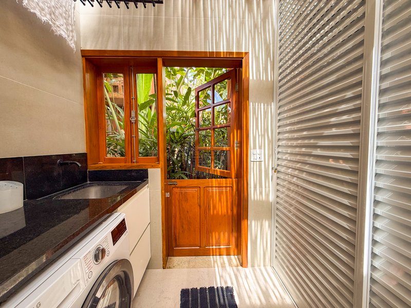 Casa de Alto Padr&atilde;o Condom&iacute;nio - Reformada, Sofisticada e Integrada &aacute; Natureza - VENDA  São Sebastião - 