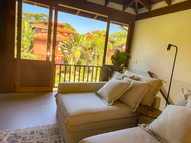 Casa no Condomínio com Piscina Privativa e Natureza - VENDA  São Sebastião - 