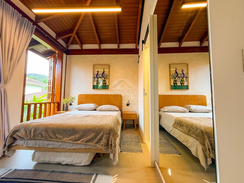 Casa de Alto Padr&atilde;o Condom&iacute;nio - Reformada, Sofisticada e Integrada &aacute; Natureza - VENDA  São Sebastião - 