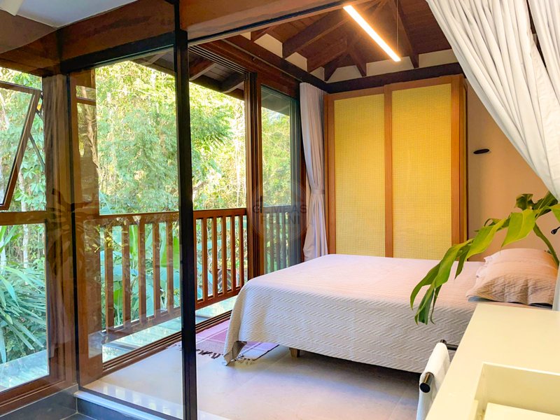 Casa no Condomínio com Piscina Privativa e Natureza - VENDA  São Sebastião - 