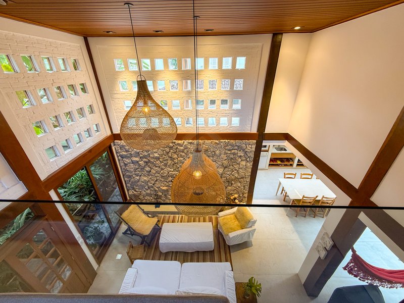 Casa de Alto Padr&atilde;o Condom&iacute;nio - Reformada, Sofisticada e Integrada &aacute; Natureza - VENDA  São Sebastião - 