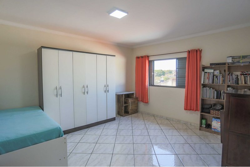 Casa &agrave; venda, 204m - 3 Dormit&oacute;rios. Sendo 1 Suite - R$ 445.000 - Jd. Napoli - Sorocaba SP Rua Laercio Rocha Sorocaba - 