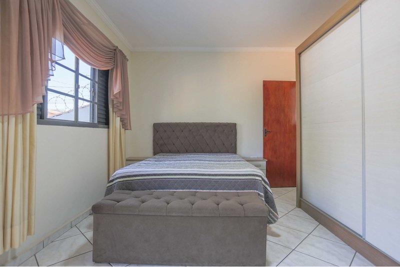 Casa &agrave; venda, 204m - 3 Dormit&oacute;rios. Sendo 1 Suite - R$ 445.000 - Jd. Napoli - Sorocaba SP Rua Laercio Rocha Sorocaba - 