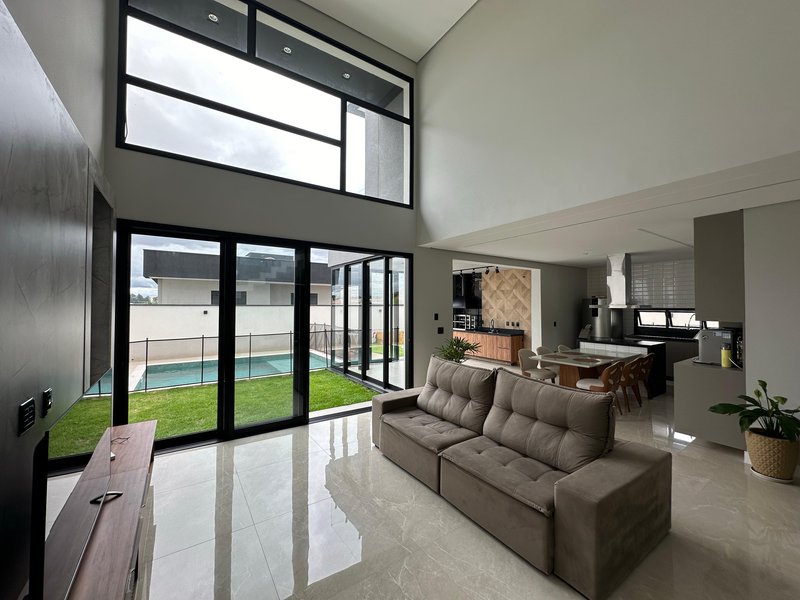 Casa com 3 Suítes no Condomínio Verana  São José dos Campos - 