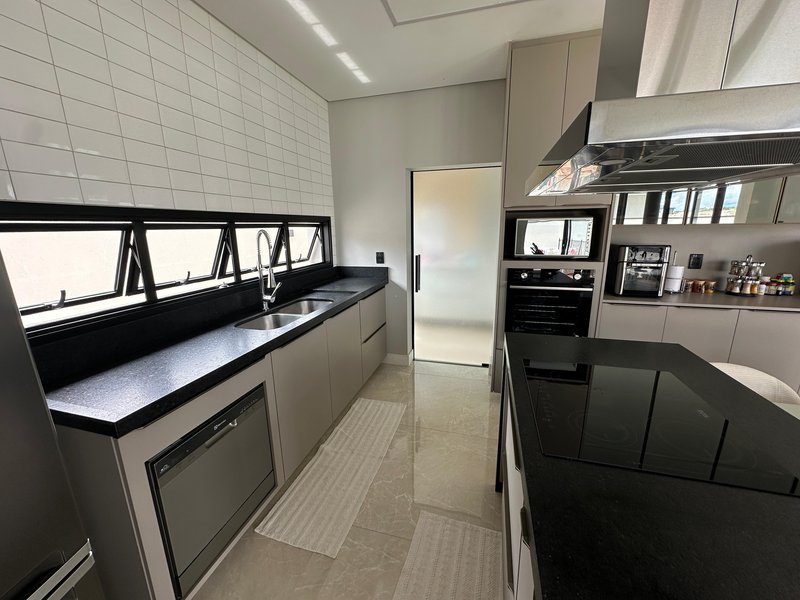 Casa com 3 Suítes no Condomínio Verana  São José dos Campos - 