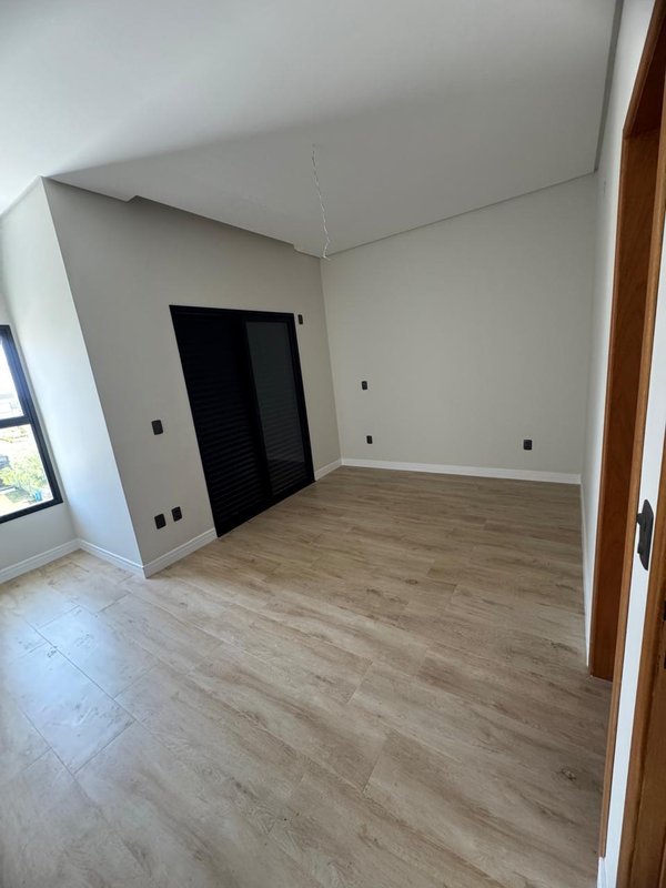 Casa com 3 Suítes no Condomínio Rudá  São José dos Campos - 