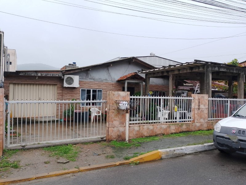 Casa de Alvenaria no bairro Morretes em Itapema SC Rua 430 Itapema - 