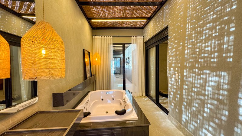 Casa Pé na Areia com Vista Privilegiada / 4 Suítes e Piscina Infinita - LOCAÇÃO DIÁRIA  São Sebastião - 