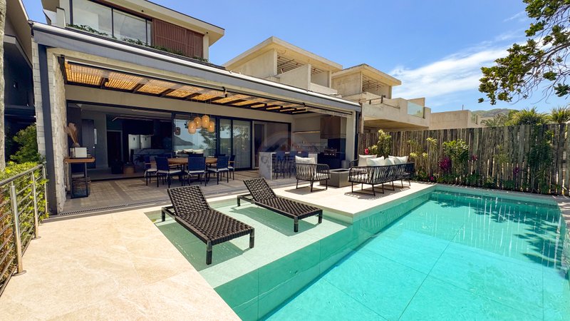 Casa Pé na Areia com Vista Privilegiada / 4 Suítes e Piscina Infinita - LOCAÇÃO DIÁRIA  São Sebastião - 