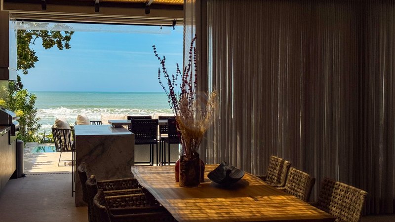 Casa Pé na Areia com Vista Privilegiada / 4 Suítes e Piscina Infinita - LOCAÇÃO DIÁRIA  São Sebastião - 
