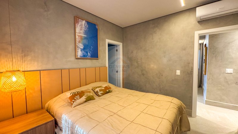 Casa Pé na Areia com Vista Privilegiada / 4 Suítes e Piscina Infinita - LOCAÇÃO DIÁRIA  São Sebastião - 