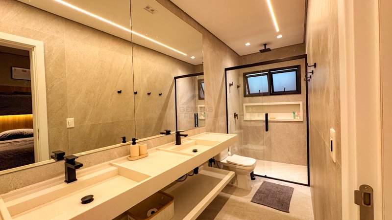 Casa Pé na Areia com Vista Privilegiada / 4 Suítes e Piscina Infinita - LOCAÇÃO DIÁRIA  São Sebastião - 