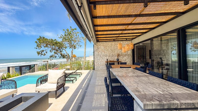 Casa Pé na Areia com Vista Privilegiada / 4 Suítes e Piscina Infinita - LOCAÇÃO DIÁRIA  São Sebastião - 