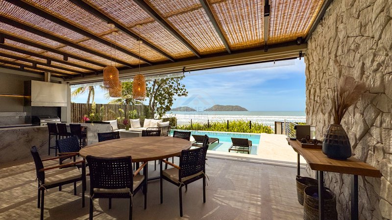 Casa Pé na Areia com Vista Privilegiada / 4 Suítes e Piscina Infinita - LOCAÇÃO DIÁRIA  São Sebastião - 