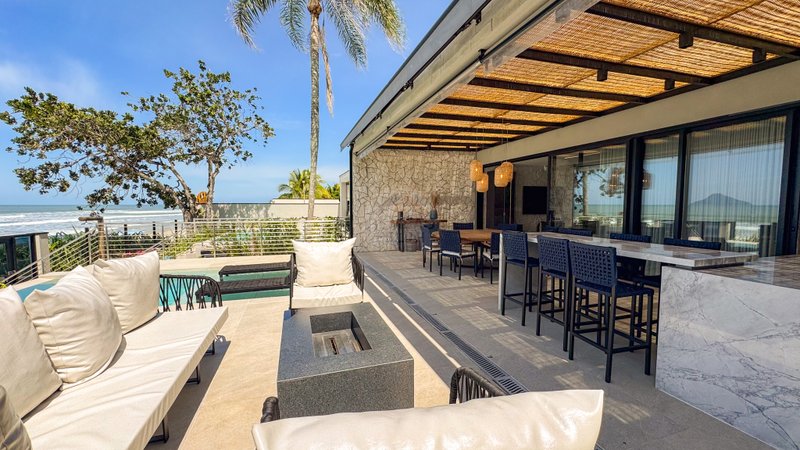 Casa Pé na Areia com Vista Privilegiada / 4 Suítes e Piscina Infinita - LOCAÇÃO DIÁRIA  São Sebastião - 