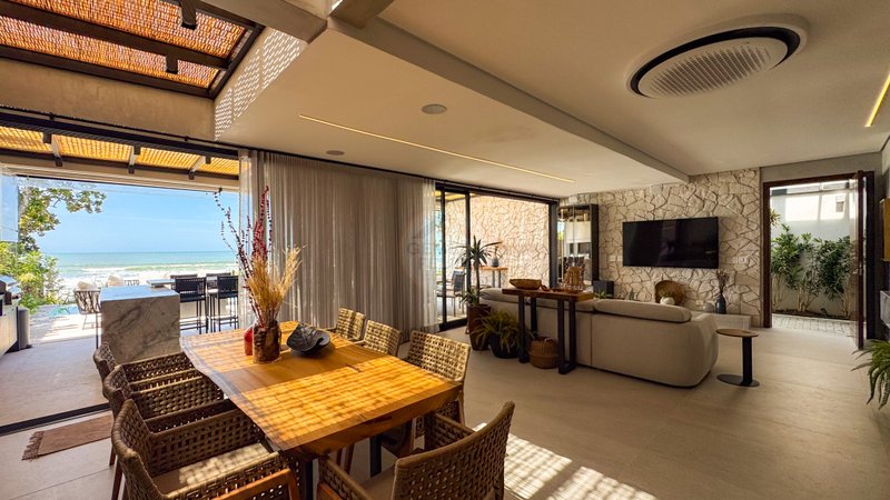 Casa Pé na Areia com Vista Privilegiada / 4 Suítes e Piscina Infinita - LOCAÇÃO DIÁRIA  São Sebastião - 