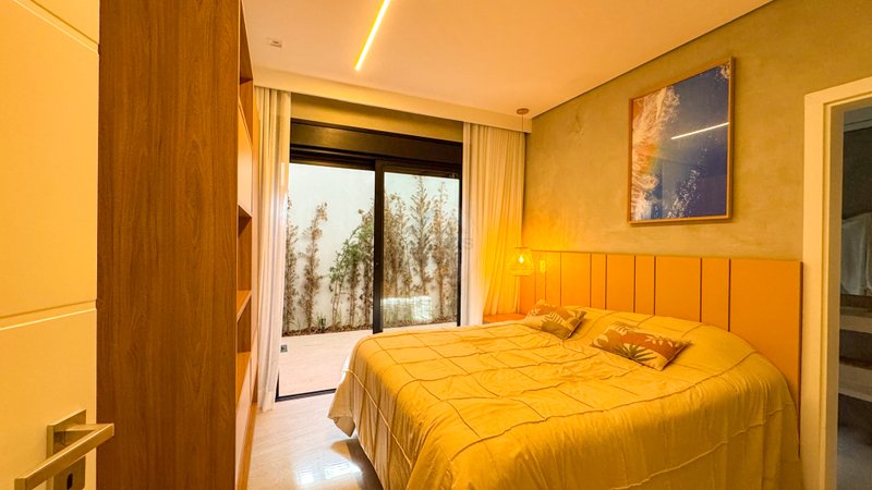 Casa Pé na Areia com Vista Privilegiada / 4 Suítes e Piscina Infinita - LOCAÇÃO DIÁRIA  São Sebastião - 