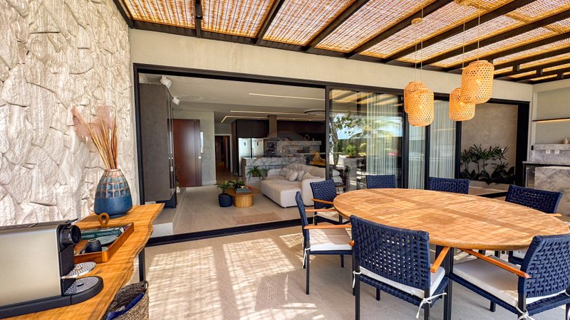 Casa Pé na Areia com Vista Privilegiada / 4 Suítes e Piscina Infinita - LOCAÇÃO DIÁRIA  São Sebastião - 