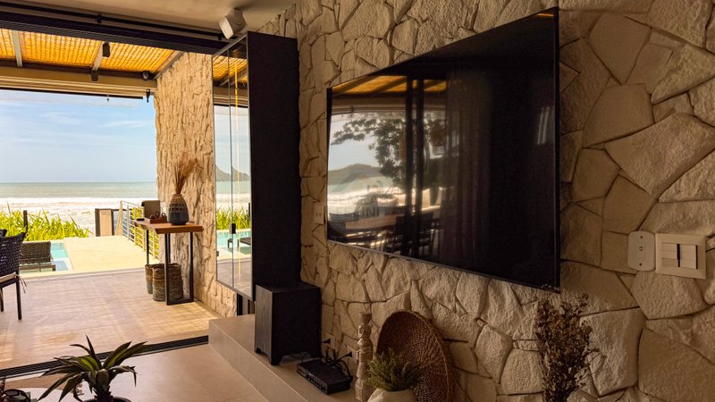 Casa Pé na Areia com Vista Privilegiada / 4 Suítes e Piscina Infinita - LOCAÇÃO DIÁRIA  São Sebastião - 