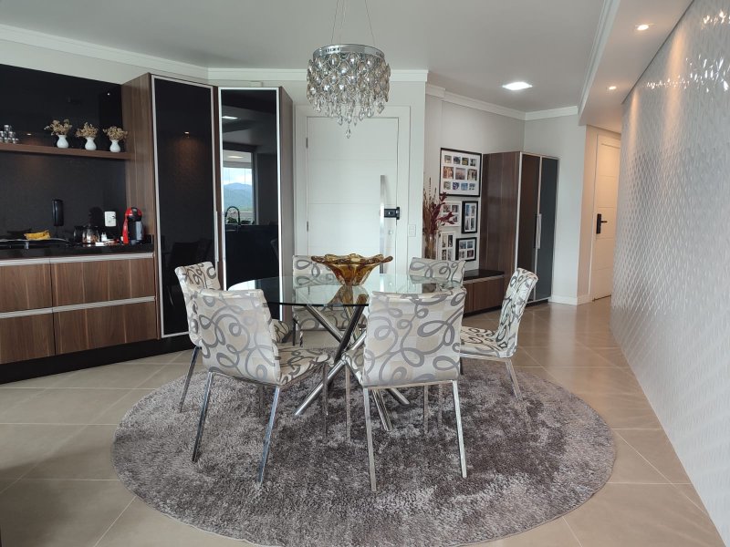 Apartamento 100% mobiliado à venda em Timbó, Centro! 3 Suíte; 3 Vagas de garagem!  Timbó - 