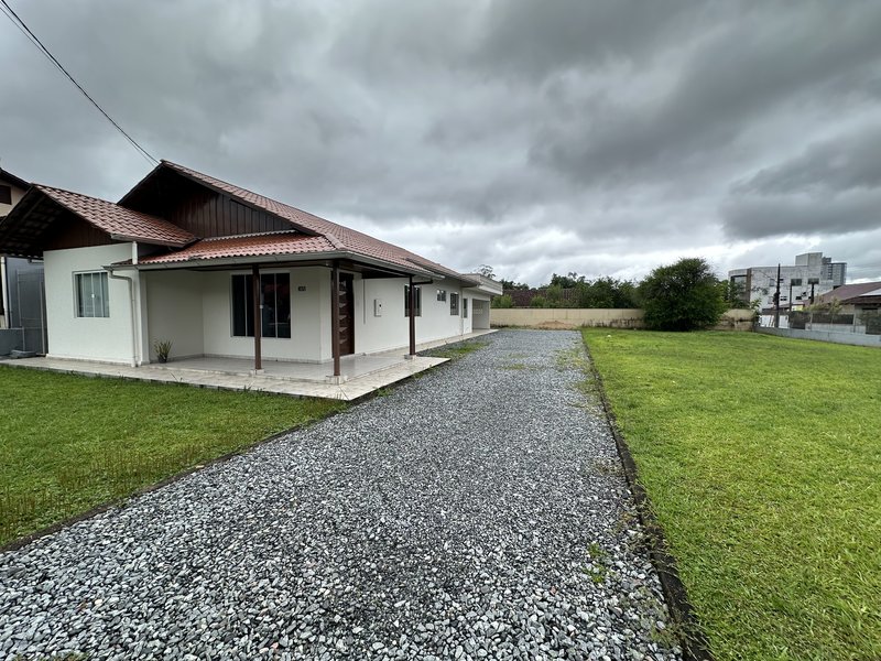 Casa Timbó, bairro Centro. Aceita permuta no local ou por outros imóveis!  Timbó - 
