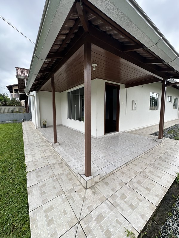 Casa Timbó, bairro Centro. Aceita permuta no local ou por outros imóveis!  Timbó - 