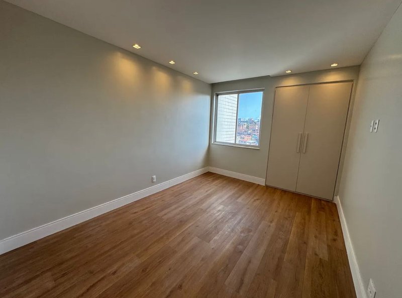 APARTAMENTO 3 QUARTOS UMA SUITE  COM  CLOSET 2 GARAGENS ANDAR ALTO PARA VENDA!!! Avenida Anita Garibaldi Salvador - 