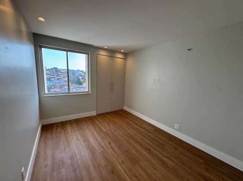 APARTAMENTO 3 QUARTOS UMA SUITE  COM  CLOSET 2 GARAGENS ANDAR ALTO PARA VENDA!!! Avenida Anita Garibaldi Salvador - 