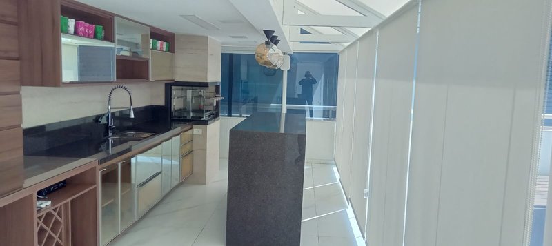 APARTAMENTO COBERTURA VISTA MAR QUARTO SALA SUÍTE PISCINA 4 GARAGENS À VENDA EM ARMAÇÃO! Rua Américo Vespúcio Salvador - 