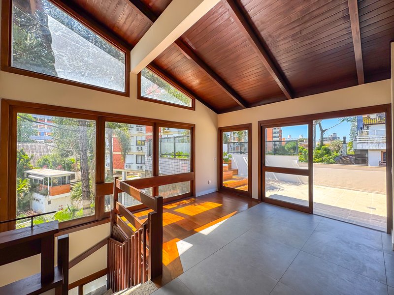 R$ 1.595.000 - &Oacute;TIMA COBERTURA DUPLEX - REFORMADA - 198M2 - 2 SU&Iacute;TES - 2 VAGAS Rua Anita Garibaldi Porto Alegre - 