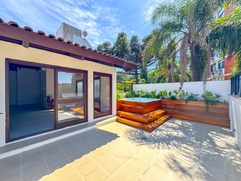 R$ 1.595.000 - &Oacute;TIMA COBERTURA DUPLEX - REFORMADA - 198M2 - 2 SU&Iacute;TES - 2 VAGAS Rua Anita Garibaldi Porto Alegre - 